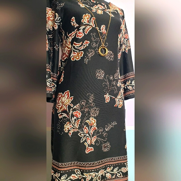 Women's Dress with Necklace - Picture 3 of 5